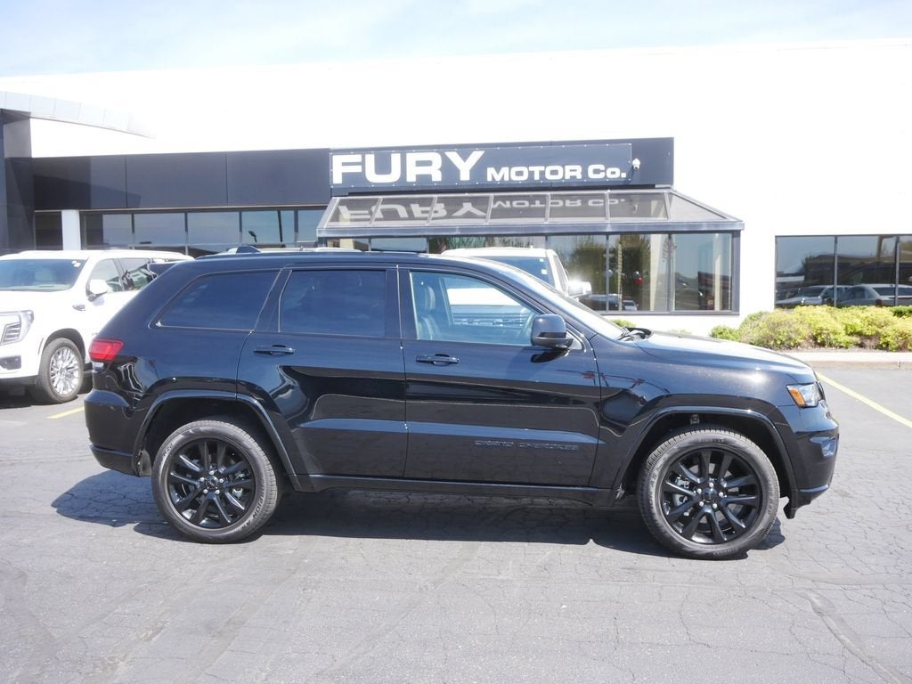 2021 Jeep Grand Cherokee Laredo X 4x4 in Black — front three-quarter view